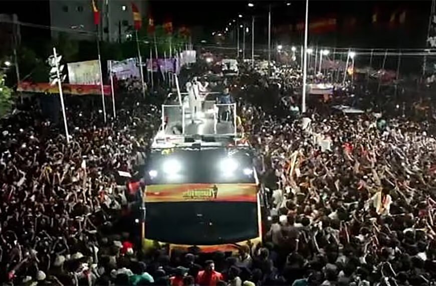 থালাপতি বিজয়ের সমাবেশে প্রাণহানির ঘটনায় মামলা, মৃতদের পরিবারকে ক্ষতিপূরণের আশ্বাস