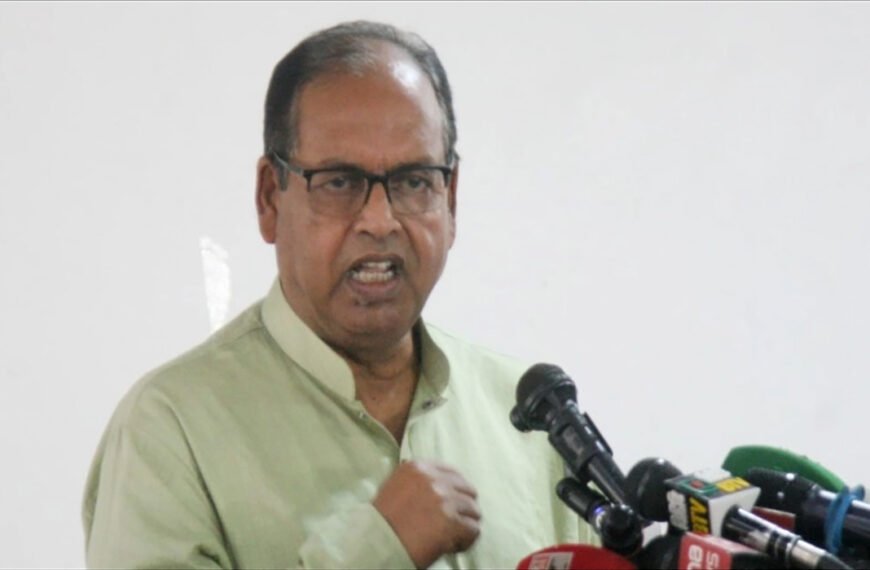 প্রতিবেশী একটি দেশ বাংলাদেশের গণতন্ত্র ধ্বংসে সহযোগিতা করেছে : দুদু