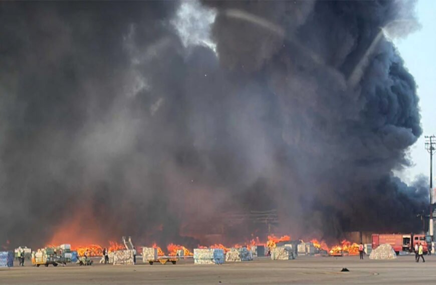 শাহজালাল বিমানবন্দরে ভয়াবহ আগুন, ঢাকাগামী ফ্লাইট যাচ্ছে চট্টগ্রাম-কলকাতায়