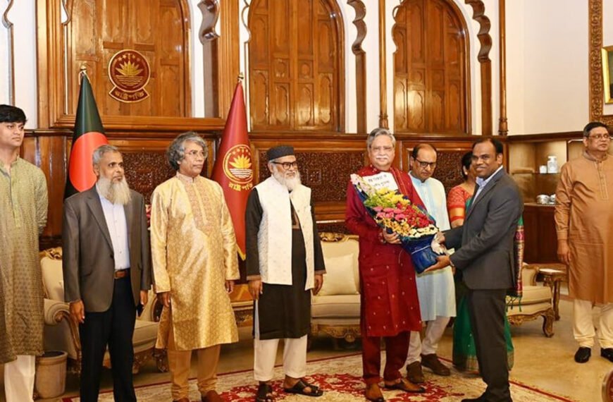হিন্দু ধর্মাবলম্বীদের সঙ্গে রাষ্ট্রপতির শুভেচ্ছা বিনিময়