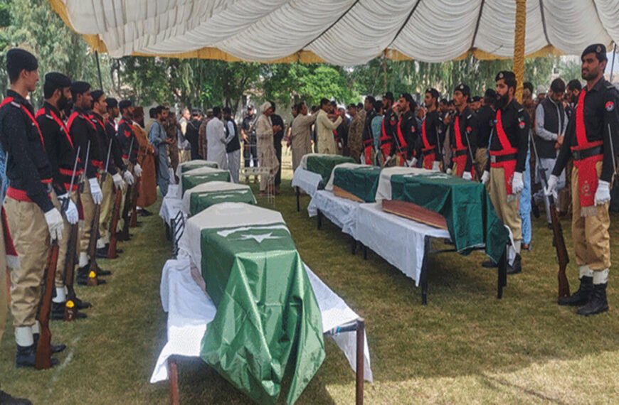 পাকিস্তানের ২৫ ঘাঁটি দখল ও ৫৮ সেনাকে হত্যার দাবি আফগানিস্তানের 