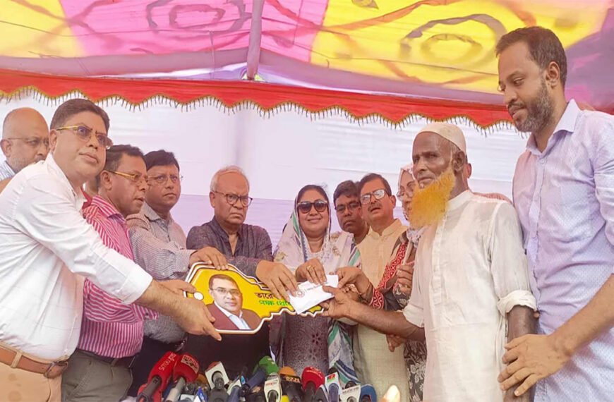 গরু ছাড়াই ঘানি টানা সেই প্রবীণ দম্পতির পাশে দাঁড়ালেন তারেক রহমান