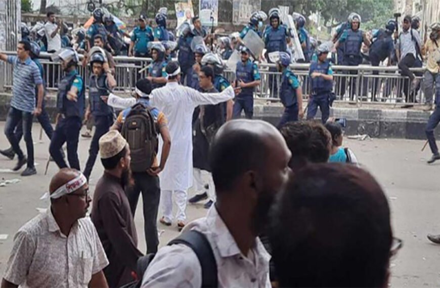 শিক্ষকদের ছত্রভঙ্গ করল পুলিশ, যানচলাচল স্বাভাবিক