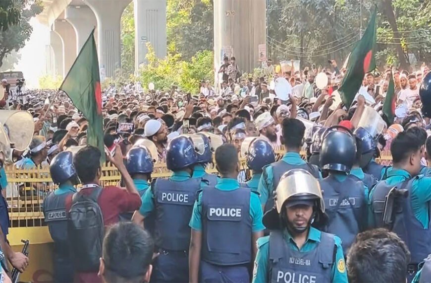 এমপিওভুক্ত শিক্ষকদের ভুখা মিছিল, আটকে দিল পুলিশ