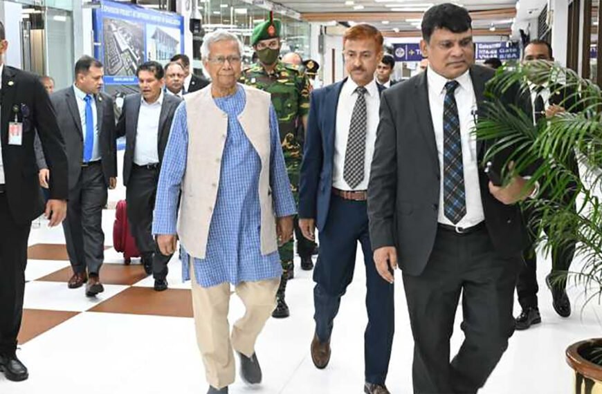 নিউইয়র্ক ছেড়ে ঢাকার পথে প্রধান উপদেষ্টা