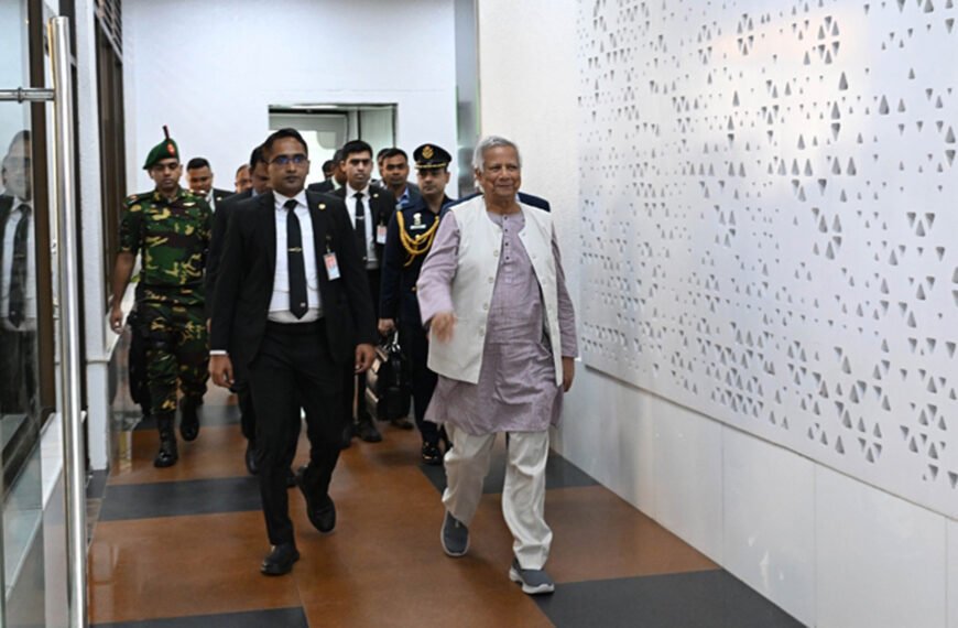নিউইয়র্ক সফর শেষে দেশে ফিরেছেন প্রধান উপদেষ্টা