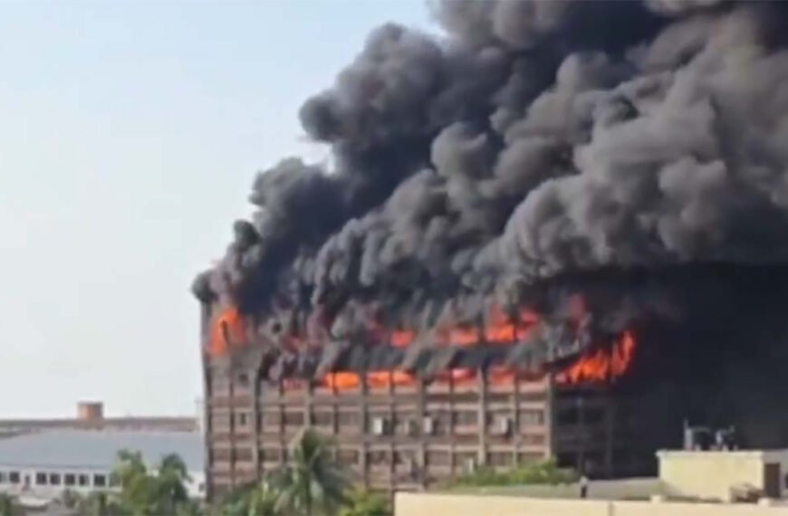 চট্টগ্রাম ইপিজেডে পোশাক কারখানায় ভয়াবহ আগুন