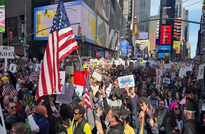 যুক্তরাষ্ট্রে ট্রাম্পের বিরুদ্ধে রাস্তায় লাখো মানুষ