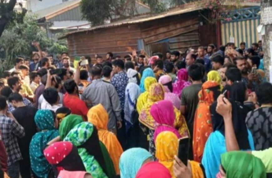 নারায়ণগঞ্জে পোশাক  শ্রমিকদের সড়ক অবরোধ