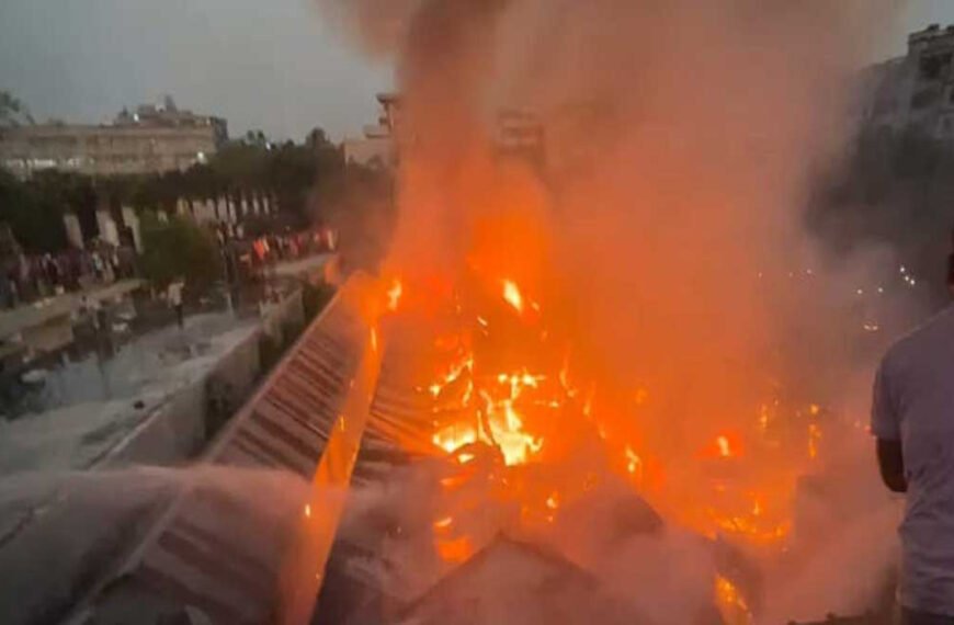 গাজীপুরে টিনশেড কলোনিতে ভয়াবহ অগ্নিকাণ্ড, ১০০ ঘর পুড়ে ছাই