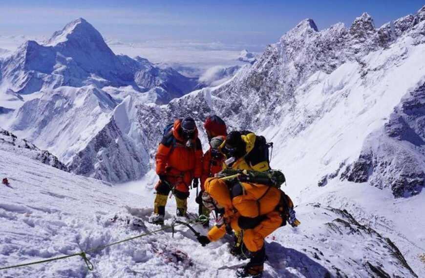 নেপালে তুষারধসে সাত পর্বতারোহীর মৃত্যু, পাঁচজন উদ্ধার