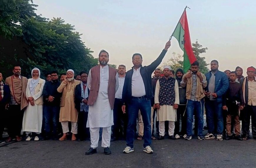 কামাল জামান মোল্লার নেতৃত্বে ঢাকা-ভাঙ্গা এক্সপ্রেসওয়ের পাশে বিএনপির অবস্থান