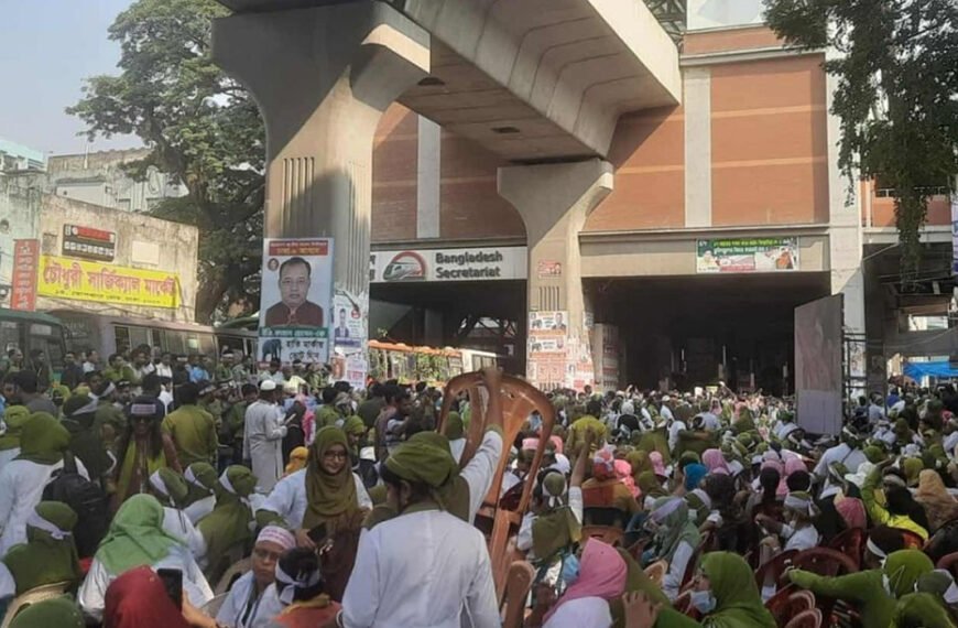 জাতীয় নার্সিং কমিশন গঠনের দাবিতে সড়ক অবরোধ