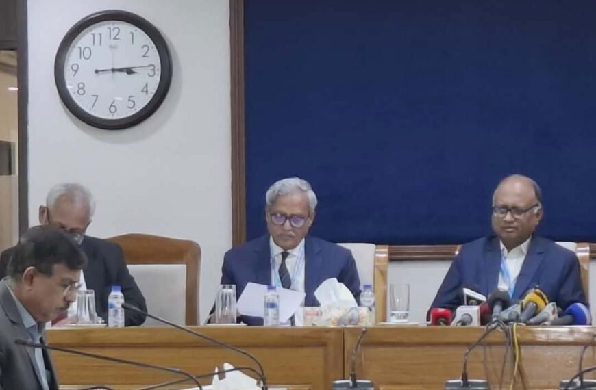 দুর্নীতিবাজদের নাম প্রকাশের হুঁশিয়ারি দুদক চেয়ারম্যানের