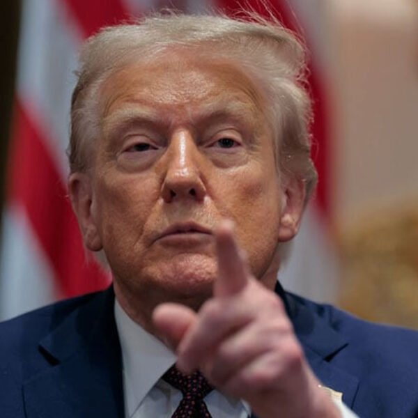 ইরান চায় হরমুজ খোলা থাকুক, কিন্তু সেক্ষেত্রে চুক্তি হবে না : ট্রাম্প