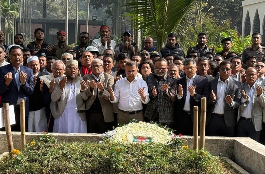 ওসমান হাদির কবর জিয়ারত করলেন তারেক রহমান