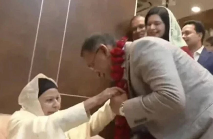 ফুলের মালা দিয়ে তারেক রহমানকে বরণ করলেন শাশুড়ি