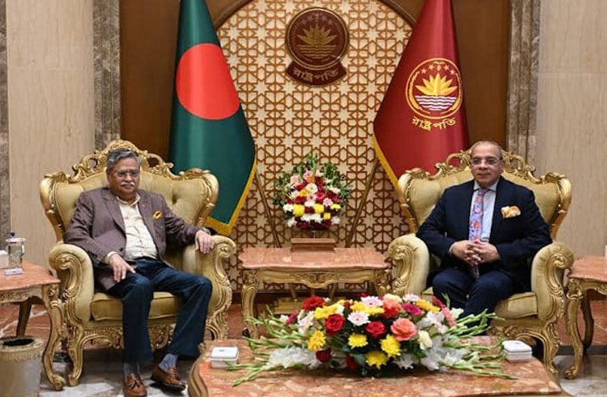 রাষ্ট্রপতি মো. সাহাবুদ্দিনের সঙ্গে সৌজন্য সাক্ষাৎ করেছেন প্রধান বিচারপতি