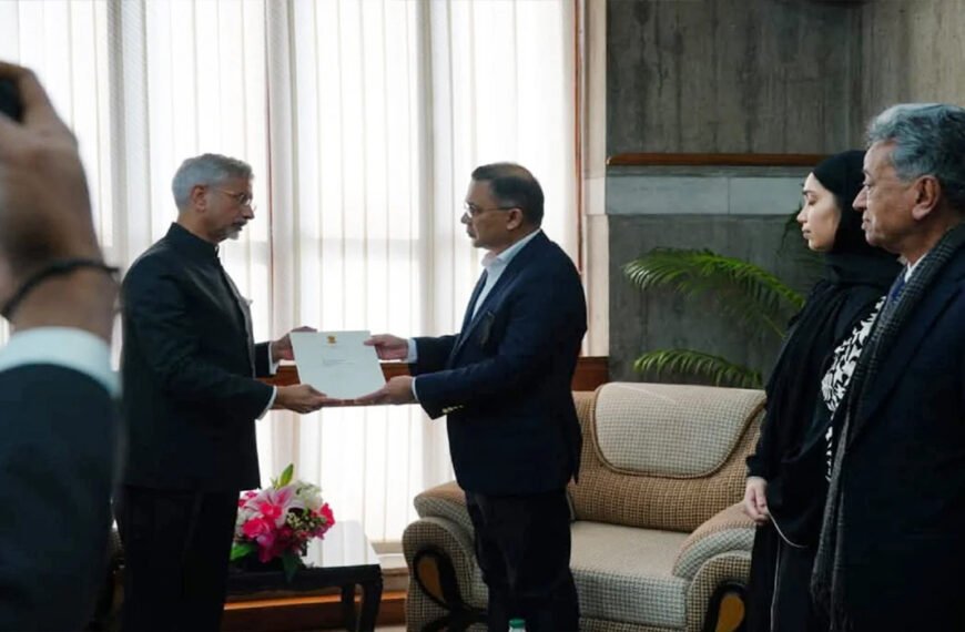 তারেক রহমানের হাতে ভারতের শোকবার্তা তুলে দিলেন জয়শঙ্কর