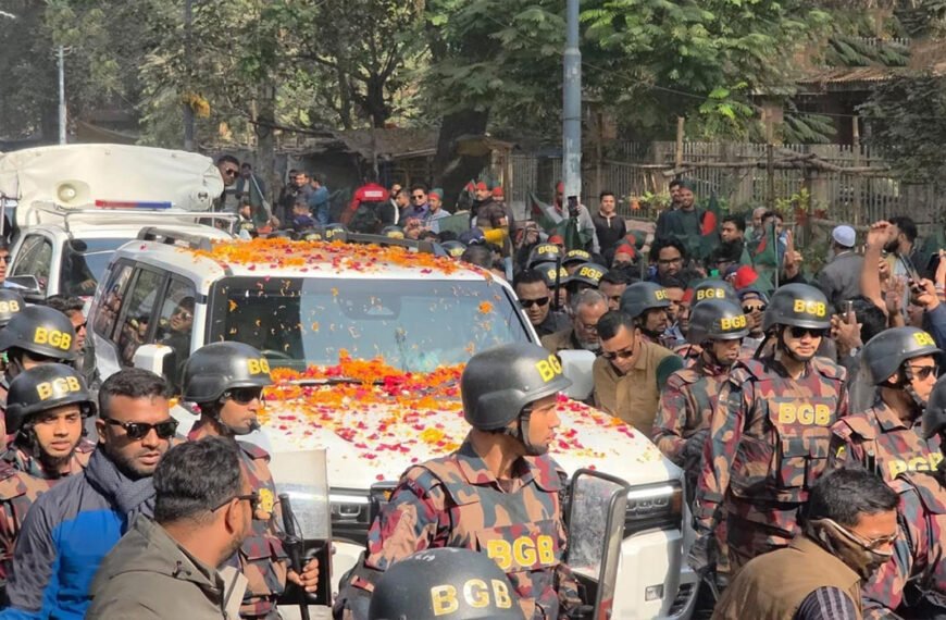 হাদির কবর জিয়ারতের পর নির্বাচন কমিশনের পথে তারেক রহমান