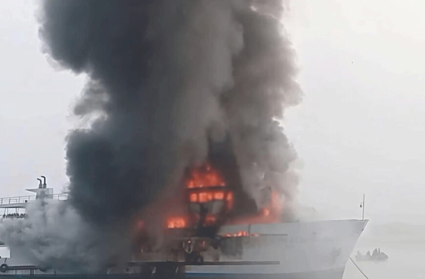 কক্সবাজারে সেন্ট মার্টিনগামী পর্যটন জাহাজ ‘দি আটলান্টিক ক্রুজে’ অগ্নিকাণ্ড