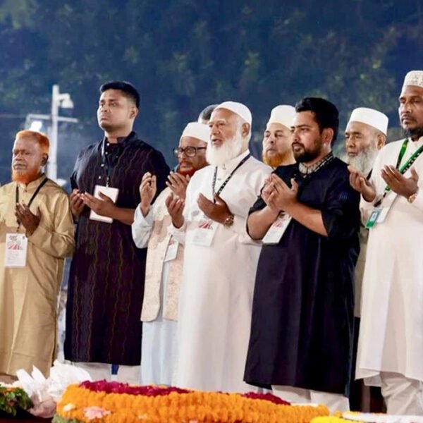 ভাষা শহীদদের শ্রদ্ধা জানালেন জামায়াত আমিরসহ বিরোধীদলীয় নেতারা