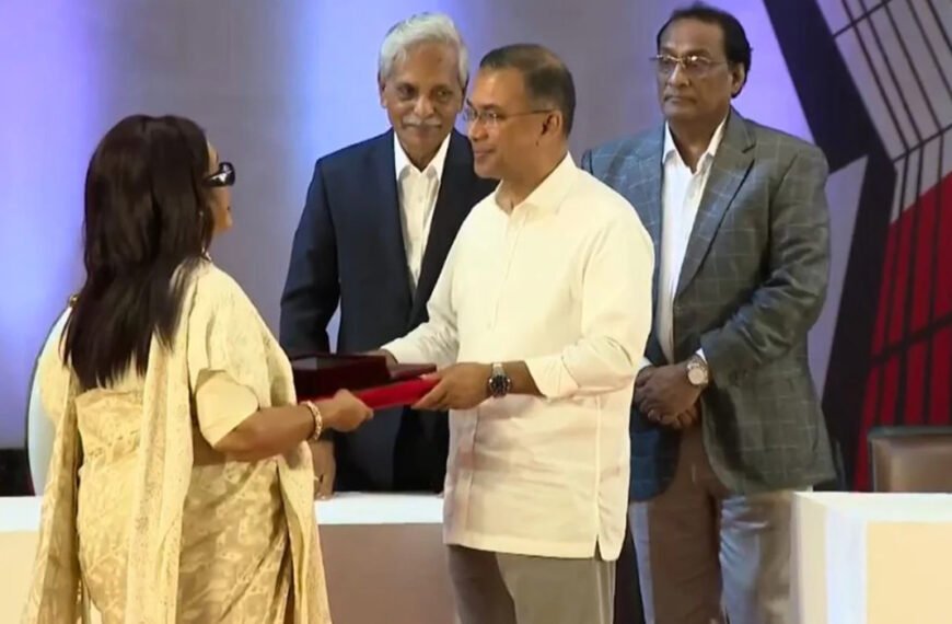 একুশে পদক প্রদান করলেন প্রধানমন্ত্রী তারেক রহমান