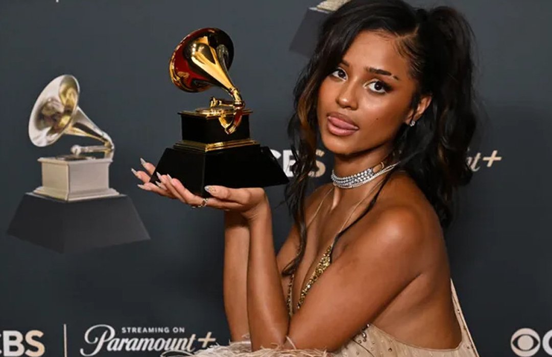 এবারে গ্র্যামি পুরস্কার উঠল যাদের হাতে