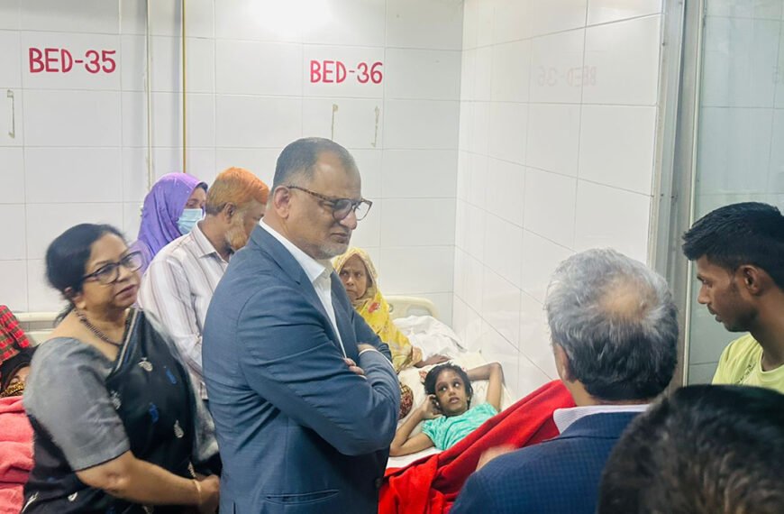 চিকিৎসাধীন মোহনাকে দেখতে হাসপাতালে বিমান উপদেষ্টা