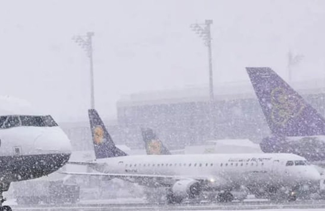 তুষারঝড়ে অস্ট্রিয়ার ভিয়েনা বিমানবন্দর অচল