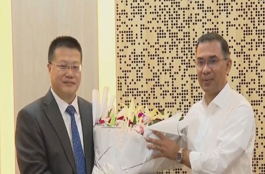 প্রধানমন্ত্রীর সঙ্গে চীনের রাষ্ট্রদূতের সৌজন্য সাক্ষাৎ