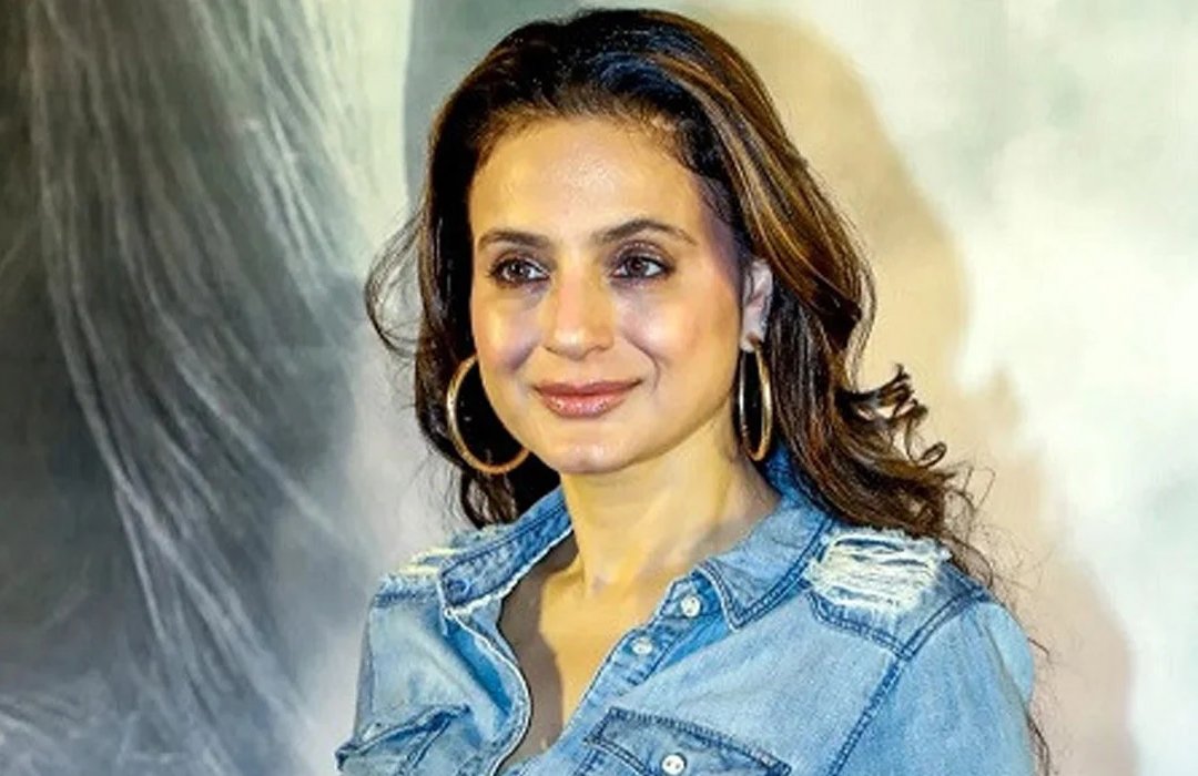 আমিশা প্যাটেলের নামে গ্রেফতারি পরোয়ানা, ‘সস্তা প্রচার’ বললেন অভিনেত্রী