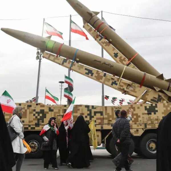 খামেনি নিহতের পর ইরান কীভাবে জবাব দিচ্ছে, অস্ত্রভাণ্ডার কতটা শক্তিশালী