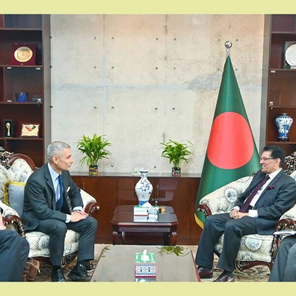 পররাষ্ট্রমন্ত্রীর সঙ্গে পল কাপুরের বৈঠক