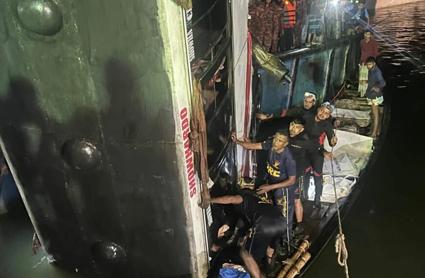 ফেরিতে ওঠার সময় যাত্রীবাহী বাস নদীতে: ২৩ মরদেহ&hellip;