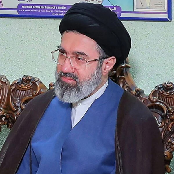 মোজতবা খামেনির প্রতি ইরানের সশস্ত্র বাহিনীর আনুগত্য ঘোষণা