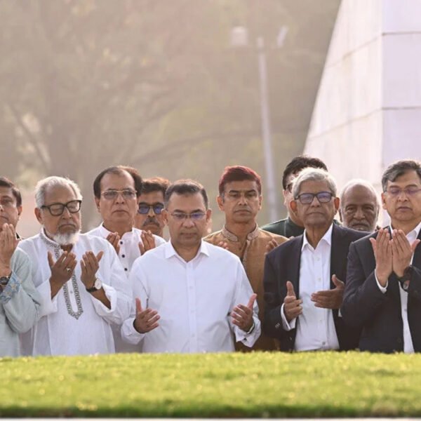 শহীদ জিয়া ও খালেদা জিয়ার সমাধিতে তারেক রহমানের শ্রদ্ধা