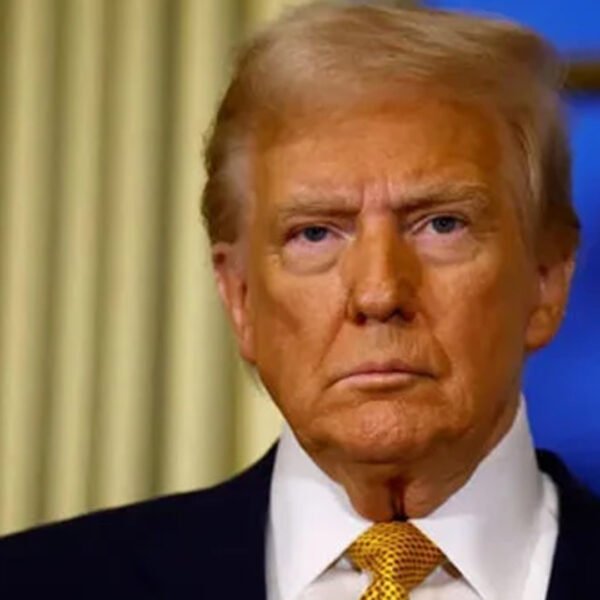 ট্রাম্পকে ক্ষমতাচ্যুতির ডাক