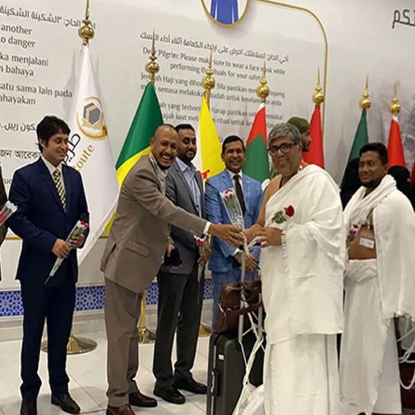 বাংলাদেশের প্রথম হজ ফ্লাইট সৌদি আরব পৌঁছেছে