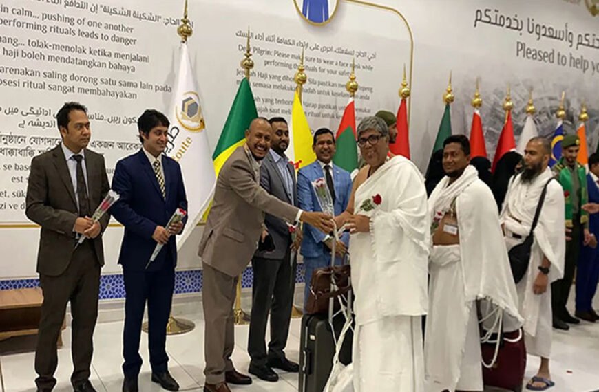 বাংলাদেশের প্রথম হজ ফ্লাইট সৌদি আরব পৌঁছেছে