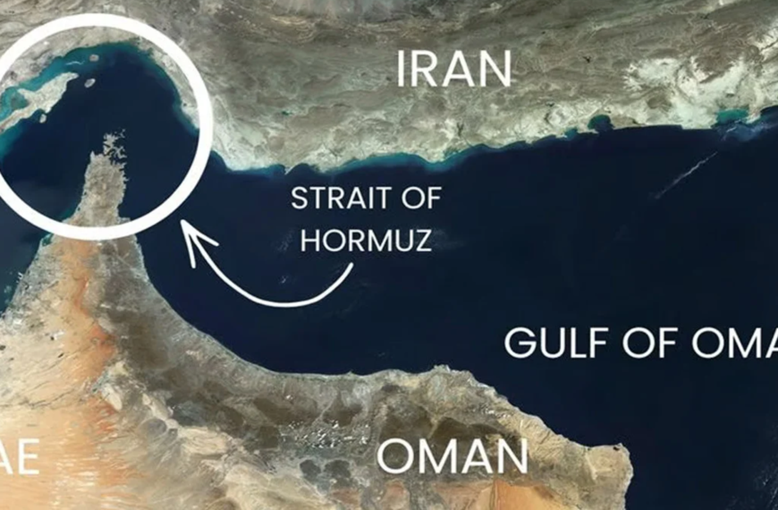 হরমুজ প্রণালিতে জাহাজ চলাচলে ফি নেবে ইরান ও ওমান : রিপোর্ট