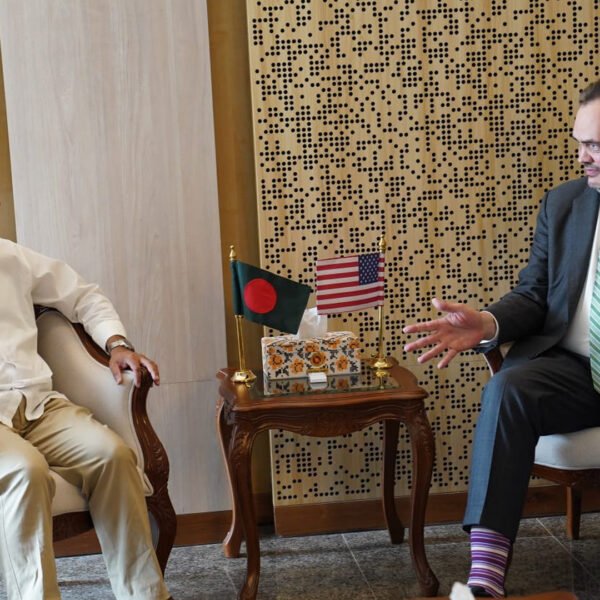 প্রধানমন্ত্রীর সঙ্গে মার্কিন রাষ্ট্রদূতের সৌজন্য সাক্ষাৎ