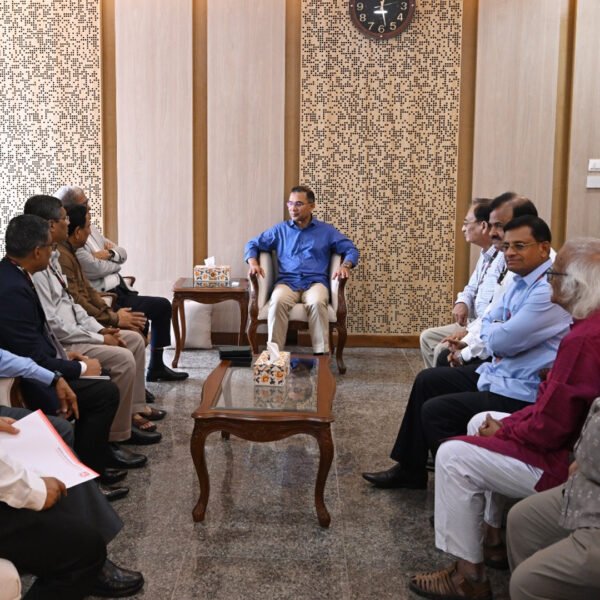 প্রধানমন্ত্রীর সঙ্গে পূজা উদযাপন পরিষদের প্রতিনিধিদলের সৌজন্য সাক্ষাৎ