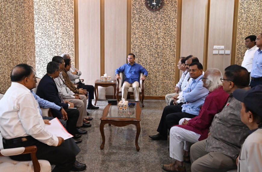 প্রধানমন্ত্রীর সঙ্গে পূজা উদযাপন পরিষদের প্রতিনিধিদলের সৌজন্য সাক্ষাৎ