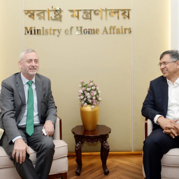 স্বরাষ্ট্রমন্ত্রীর সঙ্গে ইউরোপীয় ইউনিয়নের রাষ্ট্রদূতের সাক্ষাৎ