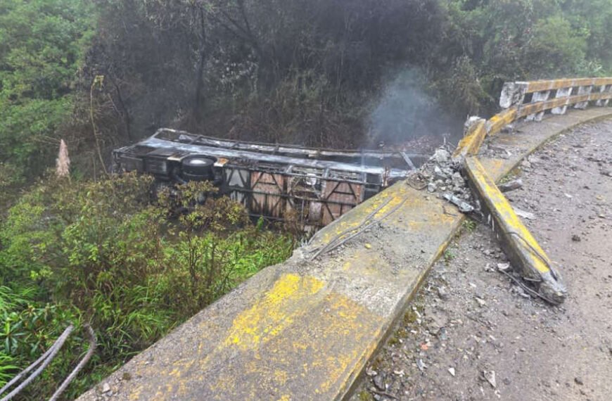 ইকুয়েডরে বাস দুর্ঘটনায় ১১ জনের মৃত্যু