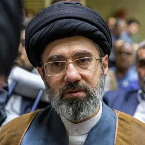 এটি যুদ্ধের সমাপ্তি নয় ‘আঙুল ট্রিগারেই’ আছে, যুদ্ধবিরতি নিয়ে যা বললেন মোজতবা খামেনি