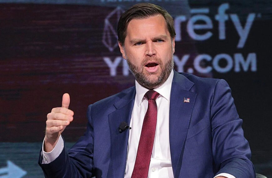 ইউক্রেনকে আর বিনামূল্যে অস্ত্র দেবে না যুক্তরাষ্ট্র : জেডি ভ্যান্স