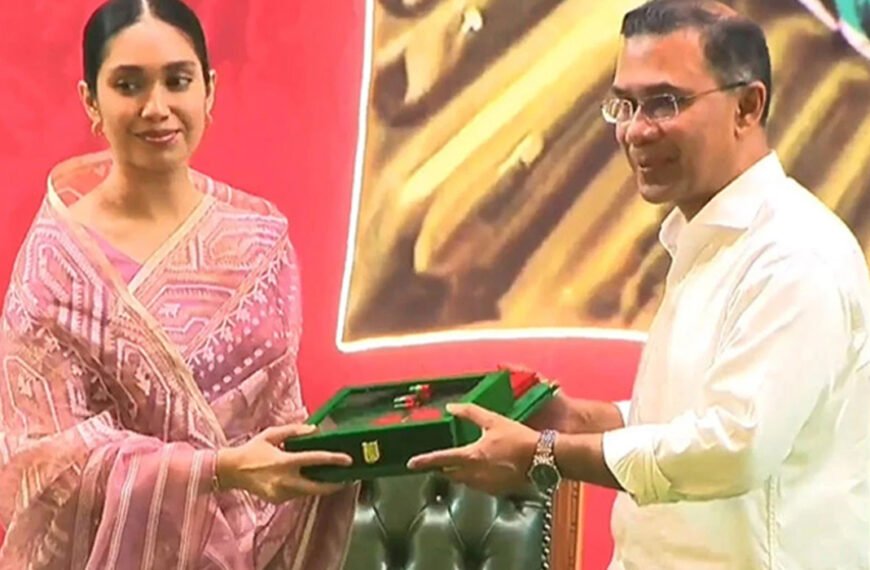 খালেদা জিয়ার স্বাধীনতা পুরস্কার গ্রহণ করলেন নাতনি জাইমা রহমান