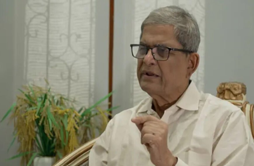 চিকিৎসার জন্য সস্ত্রীক সিঙ্গাপুর গেলেন মির্জা ফখরুল